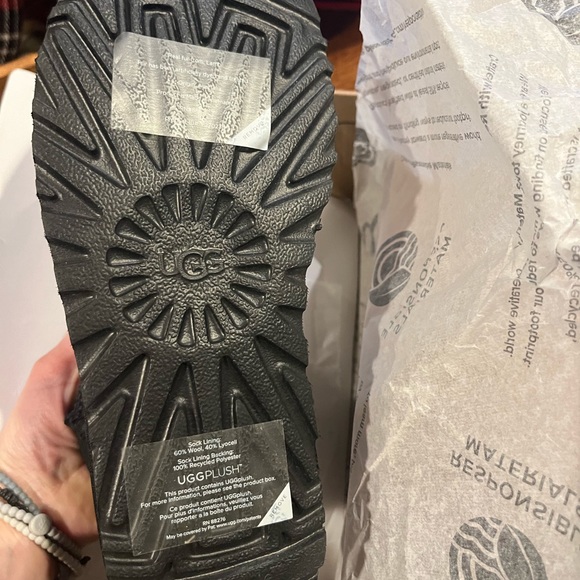 UGG ~ Black Ultra Mini ~ Women’s Size 7 - Picture 4 of 6